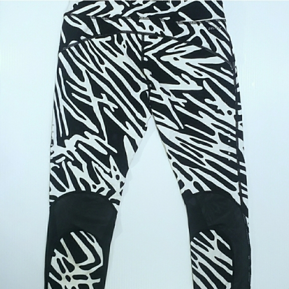 Nike Drifit HighRise Zebra Print Crop Leggings Workout Pants - Picture 4 of 6